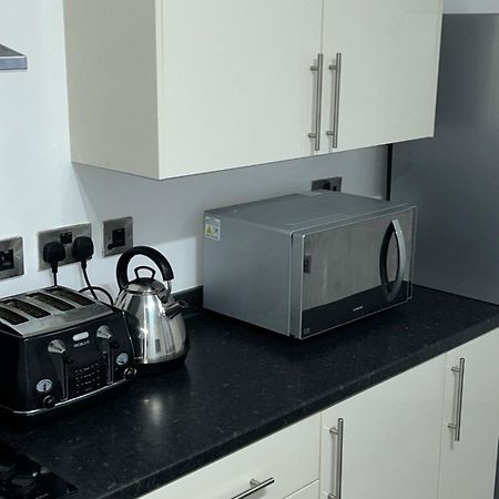 Lovely 1 Bed Apartment In Salford 맨체스터 외부 사진