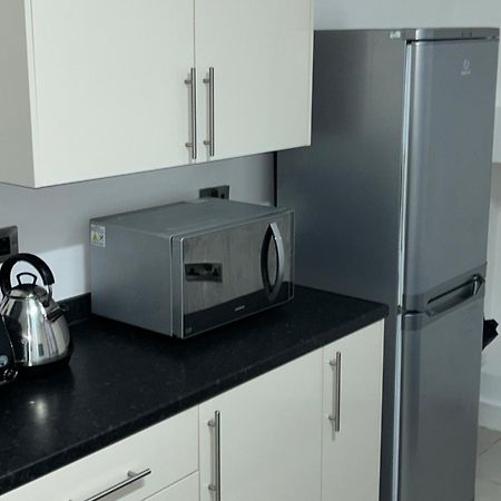Lovely 1 Bed Apartment In Salford 맨체스터 외부 사진