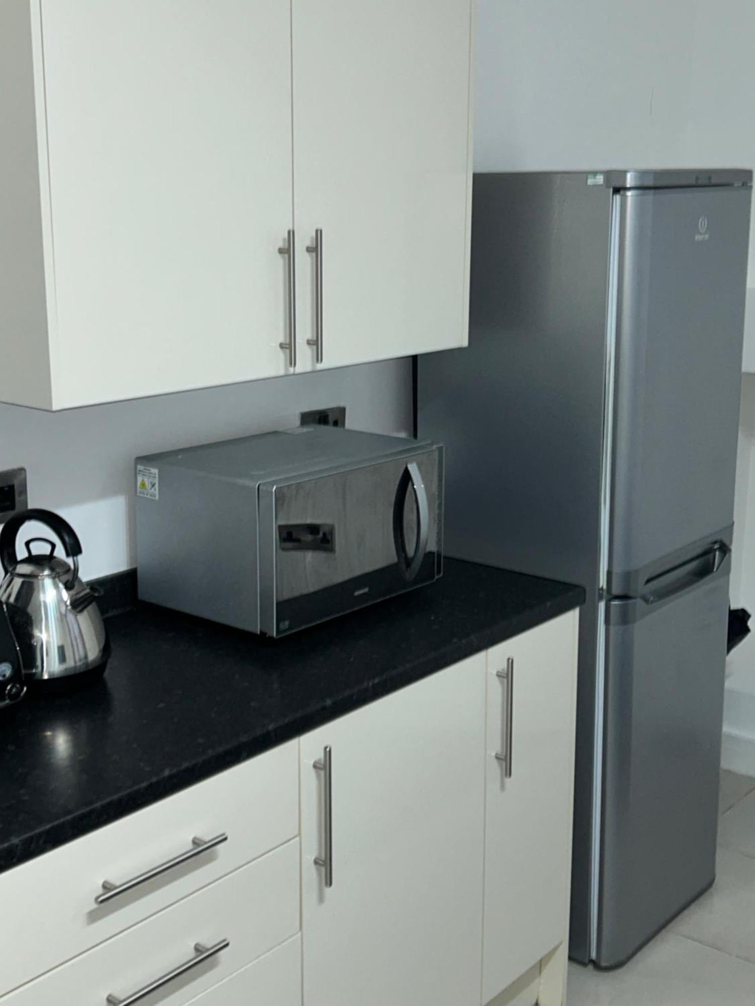 Lovely 1 Bed Apartment In Salford 맨체스터 외부 사진